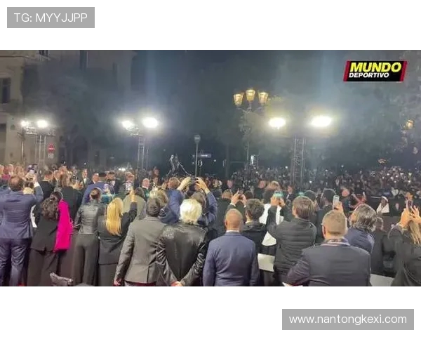 巴萨代表走红毯遭遇极端法国球迷辱骂事件引发关注