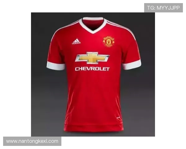 阿森纳与曼城联名设计队徽与球衣展现足球文化新潮流