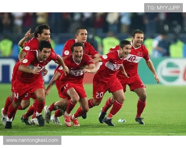 维埃拉：齐沃与小法转型教练并不意外 我们虽有不同道路但同样热爱足球