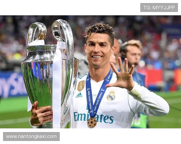 法国U20主力右后卫贝尤库：我立志为皇马效力实现梦想