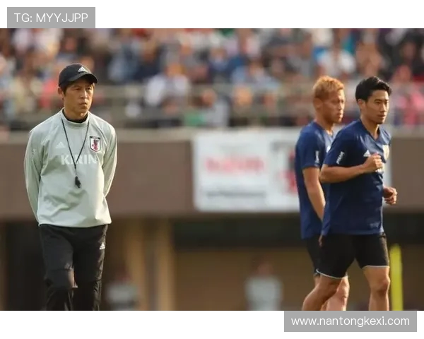 戴维拉亚称赞海因策为优秀教练 强调防守进步得益于其核心指导